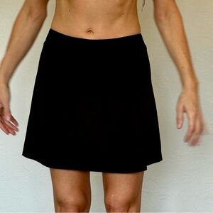 COMFY & BREATHABLE Black golf / tennis skirt with built-in shorts #golf #tennis